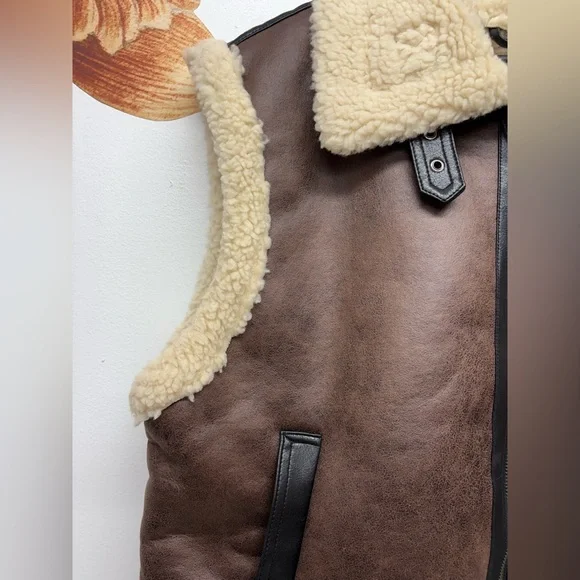 DIVIDED Faux Leather Sherpa Vest - Picture 5 of 13
